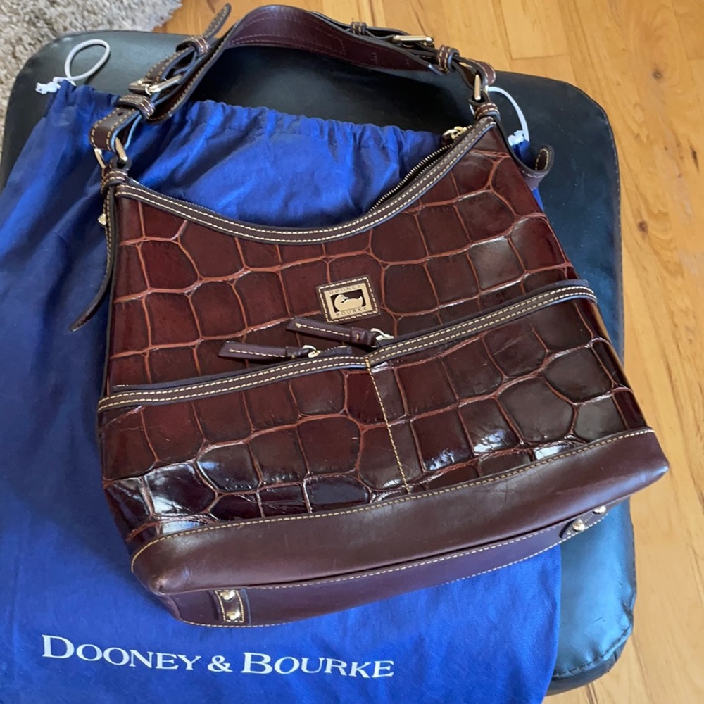 Dooney & Bourke hand bag purse